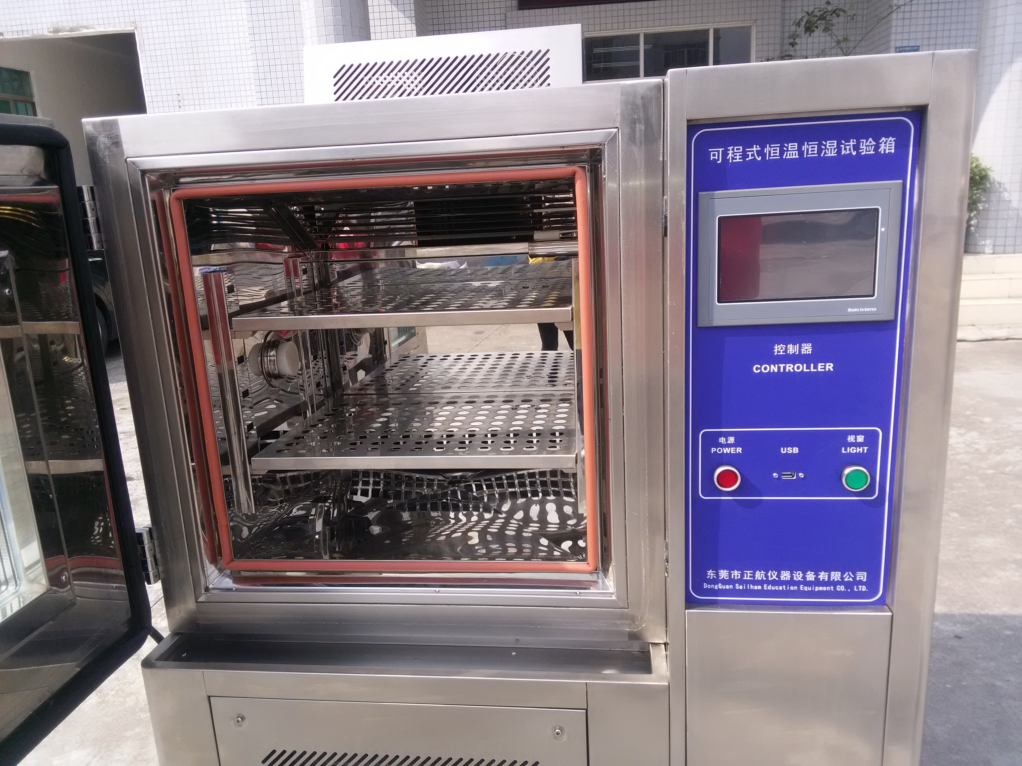 深圳中创仪器高低温试验箱细节直视图